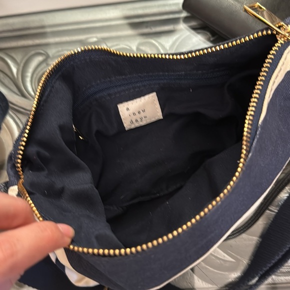 Two small Target bags navy and white crossbody and black wristlet wallet - Picture 8 of 9